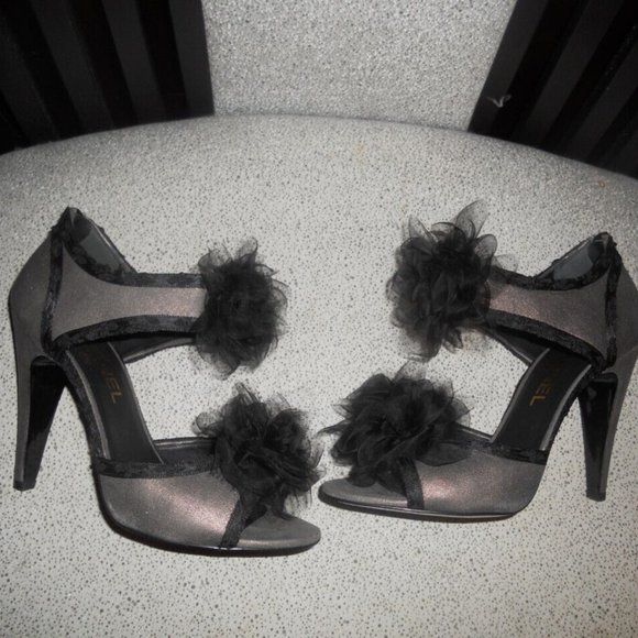 CHANEL Grey Black Tulle Silk Camellia Flower Open Toe Sandals Shoes Heels - Picture 1 of 12